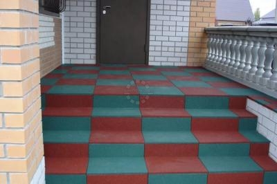 Rezinovaya trotuarnaya plitka